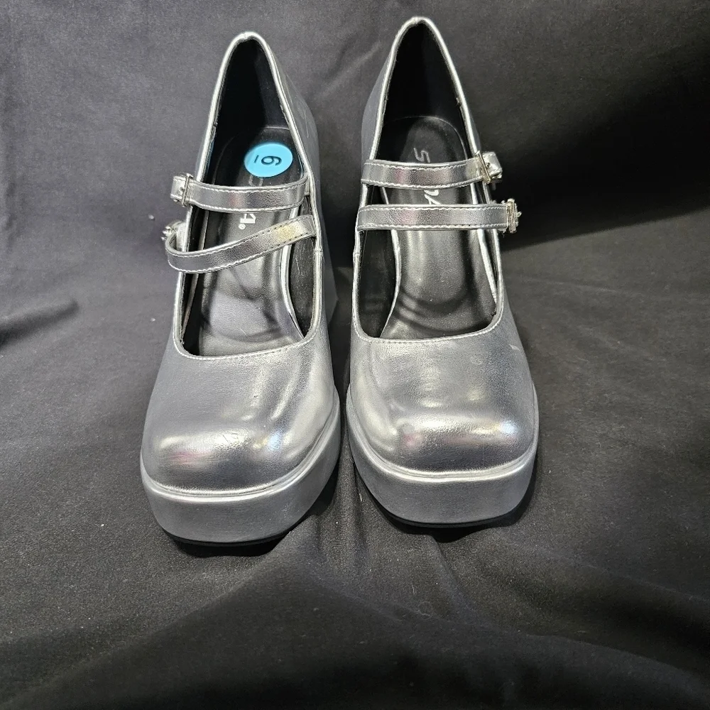 Soda chrome platform heels size 6 New no tags